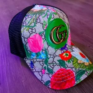 NWT Floral Snapback Trucker Hat